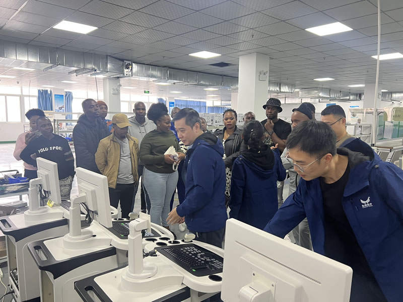 綿陽非洲留學(xué)生團(tuán)參訪我司工廠，共促中外國(guó)際交流與商務(wù)合作新篇章！5.jpg