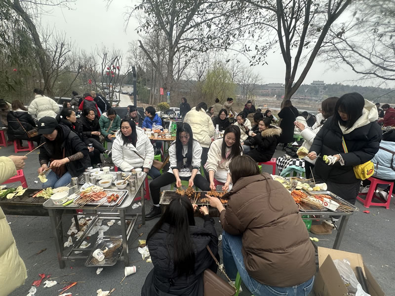 綿陽市先鋒醫(yī)療器械有限公司—— 慶祝“3.8婦女節(jié)”，共赴燒烤盛宴，致敬巾幗風(fēng)采1.jpg